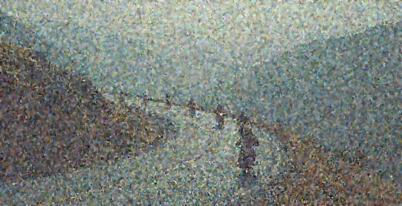 Groupe de motards en formation fluide sur route de montagne vue aérienne